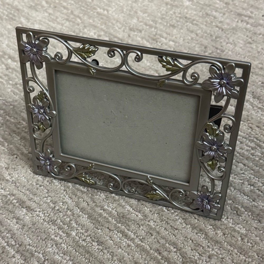 Vintage-like Metal Floral Stand Alone Picture Frame